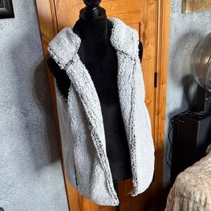 CoffeeShop Women's Gray Sherpa Vest